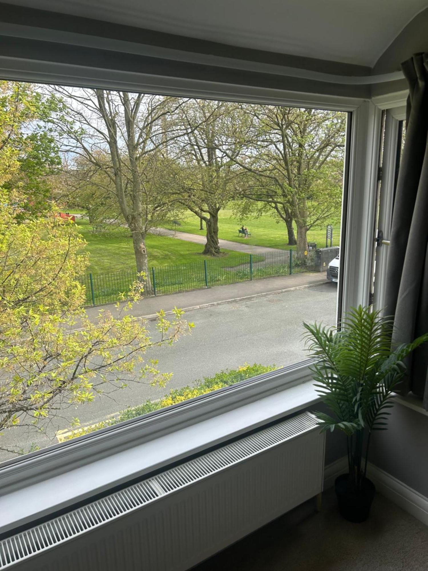 Lovely, Large Double Bedroom With Park View In Home Hazel Grove Exteriör bild