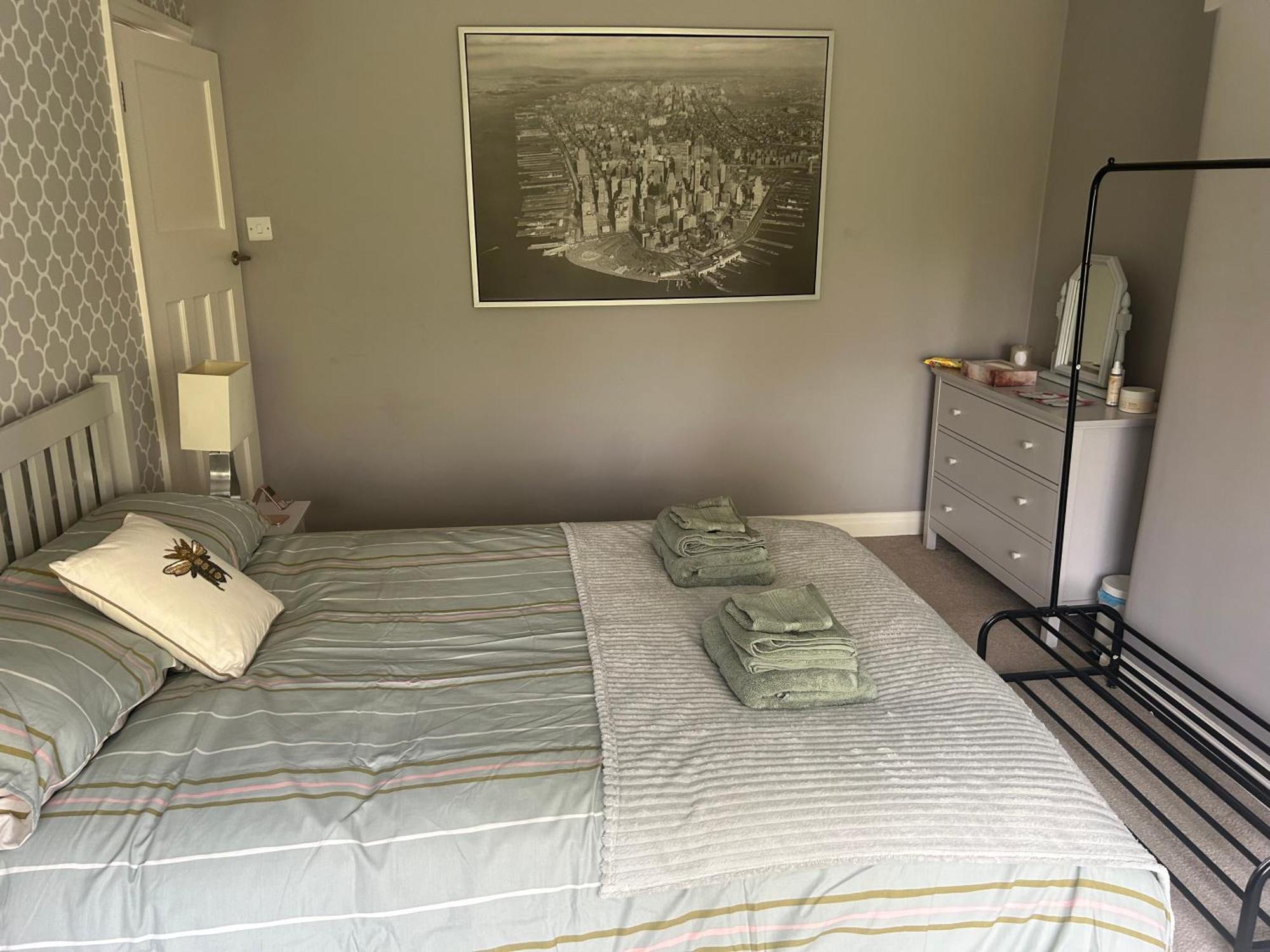 Lovely, Large Double Bedroom With Park View In Home Hazel Grove Exteriör bild