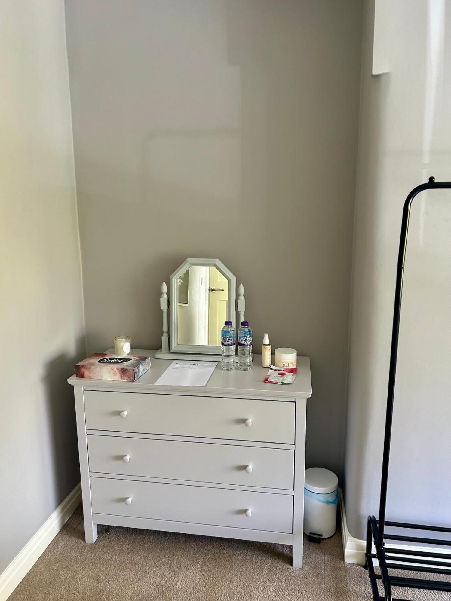 Lovely, Large Double Bedroom With Park View In Home Hazel Grove Exteriör bild