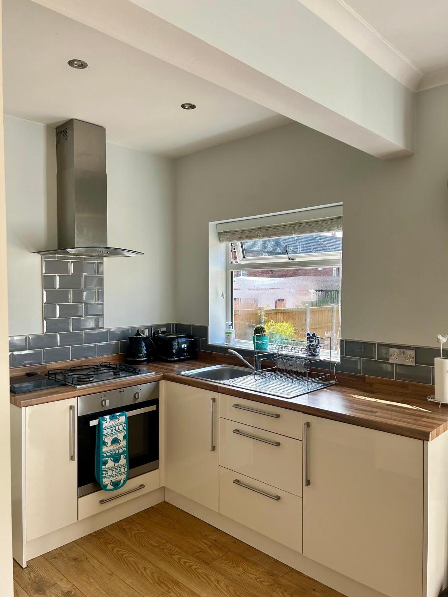 Lovely, Large Double Bedroom With Park View In Home Hazel Grove Exteriör bild