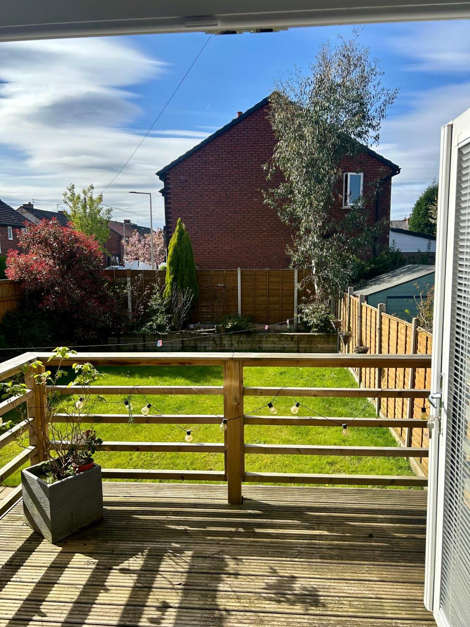 Lovely, Large Double Bedroom With Park View In Home Hazel Grove Exteriör bild